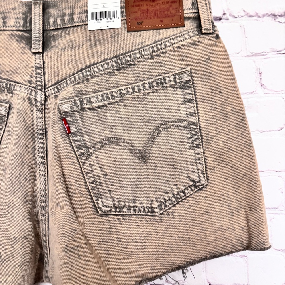 LEVI'S PREMIUM 501 High Rise Button-Fly Gray Denim Cut-Off Shorts--NWT--32 - Picture 3 of 13